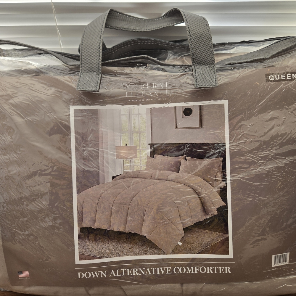 Luxury Brown Comforter by Modern Elegance-Queen  **NEW**